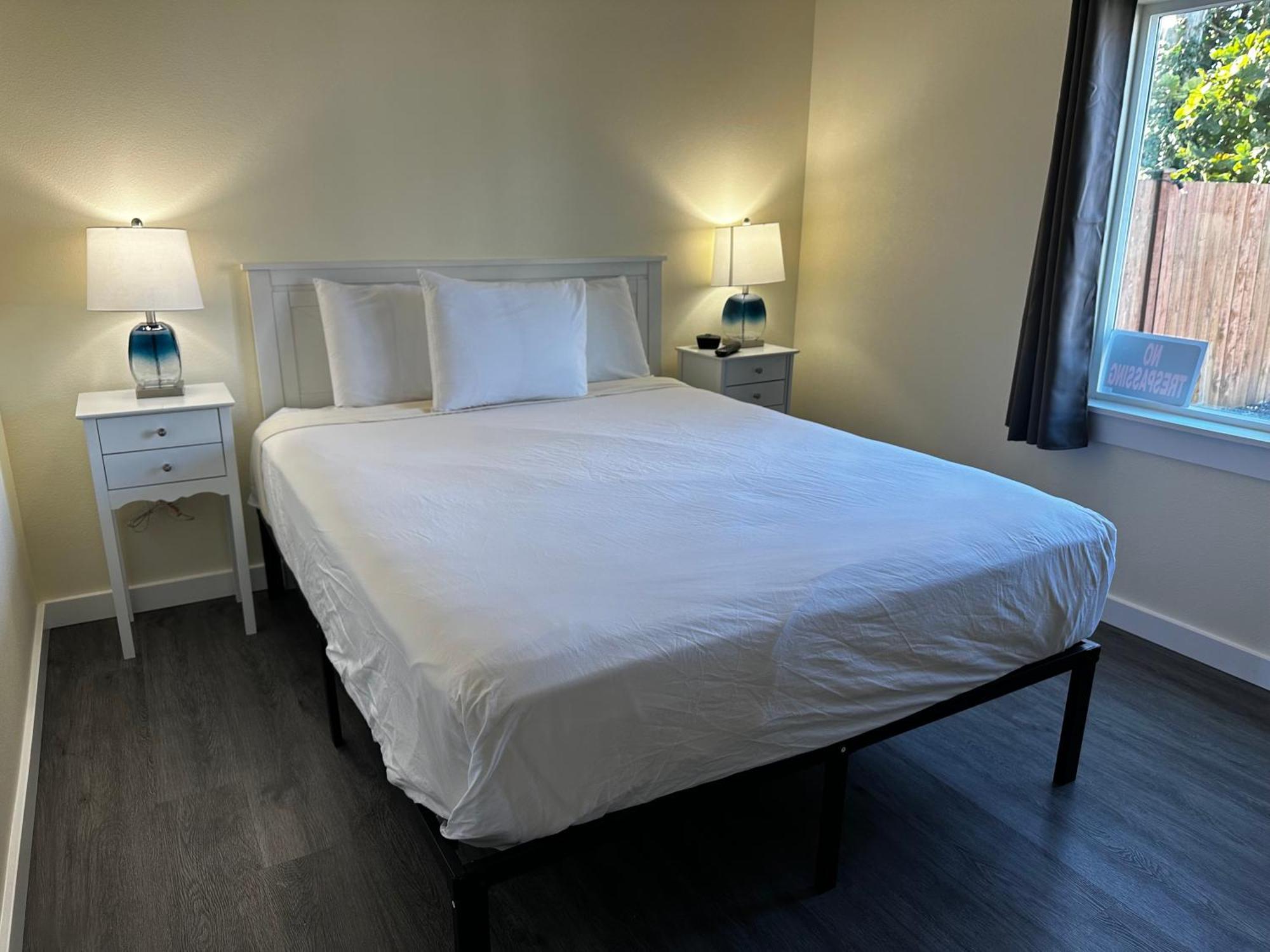 Dock Street Inn Westport Room photo